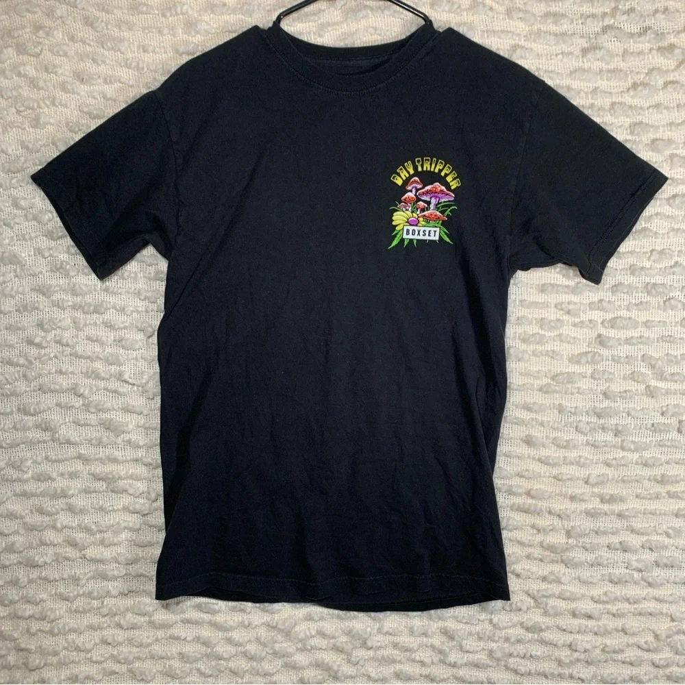 BOXSET MENS MEDIUM CREW NECK T SHIRT DAY TRIPPER MUSHROOMS UNISEX CHEECH 100%‎